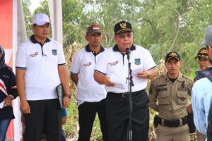 Bupati Safrial Serahkan Bantuan Kapal