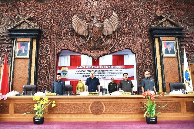 Suasana rapat paripurna - 