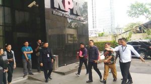  Jika Zola Ditahan KPK Hari Ini, Pengacara: Kami Patuh dan Hormati Proses Hukum      