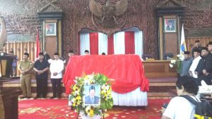 Jenazah Dilepas di Ruang Paripurna DPRD, HBA: Selamat Jalan Bang Zoerman   