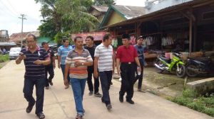 Galang Dukungan Masyarakat,  Sani-Izi Blusukan di Pasar Aur Duri