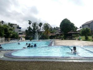 Kaki Pengunjung Luka karena Keramik Tajam di Kolam Hotel Marisaa, Manager: Kita Perbaiki