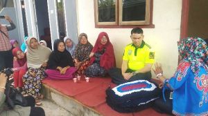 Fasha Hadir di Tengah Ibu-Ibu Penjual Jamu, Warga: Sudah Pas, Lanjutkan   