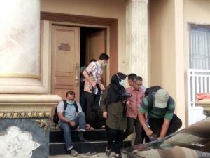 4 Jam Digeledah, KPK Bawa Bukti Ini Dalam Dua Koper dari Rumah Jaiz