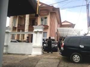 BREAKING NEWS : Rumah Kontraktor Ini Digeledah KPK terkait Kasus Zola