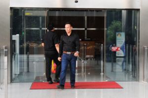 GALERI FOTO: Begini Ekspresi H Jais Saat Keluar dari Gedung KPK