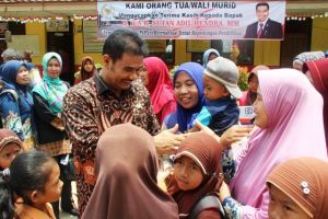 Ketika Masyarakat Menjuluki SAH Sebagai Bapak Beasiswa