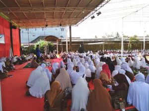 Hadiri Tabligh Akbar BKMT, Fasha Ajak Ibu-Ibu Bangun Akhlak Anak