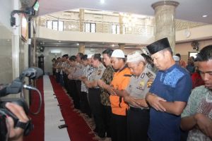 Polda Jambi Gelar Salat Gaib Do'akan 5 Anggota Polri yang Gugur Akibat Kerusuhan Teroris   