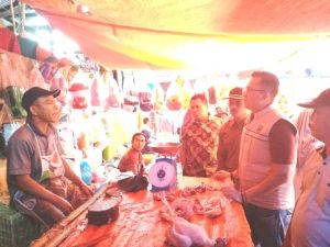 Selain Ngopi,  Ariansyah Turun Monitoring Harga Sembako di Pasar Kerinci   