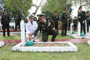 Pimpin Upacara Ziarah dan Tabur Bunga di Makam Pahlawan, Ini Pesan Danrem 042/Gapu
