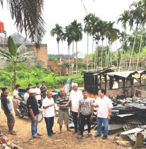 Beri Bantuan Moril, Tim Fasha-Maulana Sambangi Korban Kebakaran di Kenali Besar