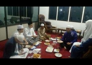 Momen Langka, Fasha dan Kemas Alfarizi Duduk Makan Bersama