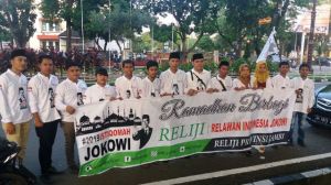 Reliji Jambi Berbagi Takjil, Masyarakat: Kami Salut Dengan Relawan Jokowi