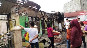 Api Sudah Padam, Pemilik Rumah 8 Bedeng di Budiman Mulai Kais Harta Benda yang Tersisa