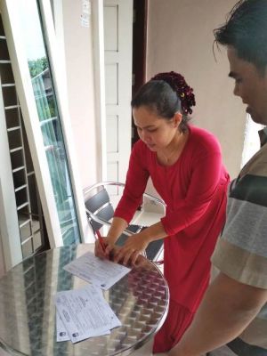 FOTO GALERI: Warga TPS 16, Simpang III Sipin Menerima Undangan