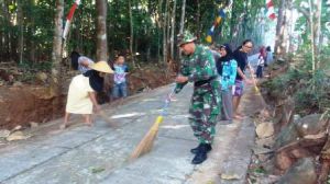 Ibu-Ibu PKK Dusun Jaten Dan Warga Turut Berpartisipasi Akan Adanya Pembukaan TMMD Di Desa Bonomerto 