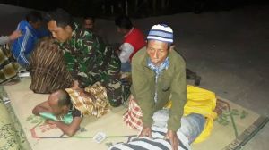 Keakraban Warga Bersama Satgas TMMD Diwaktu Malam Di Dusun Jaten.   