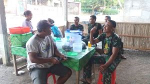 Asyiknya Menikmati Es Kelapa Muda Bapak Nur
