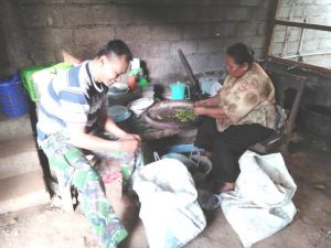 Satgas TMMD Ke-102 Bantu Orang Tua Asuh