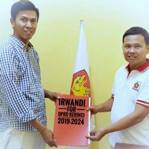 Caleg Muda ini Jadi Perbincangan Publik, Berikut Profil Lengkap Irwandi, S.Sy