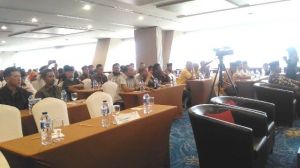 Kursi Sani-Izi dan Tim Kampanye Kosong   