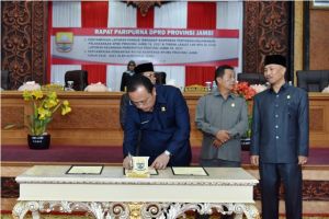 Dewan Terima Ranperda Pertanggungjawaban Pelaksanaan APBD Tahun 2017