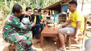 Kutuangkan Segelas Teh Tanda Persahabatan      