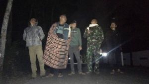 Satgas TMMD Bersama Warga Dusun Jaten Laksanakan Siskamling