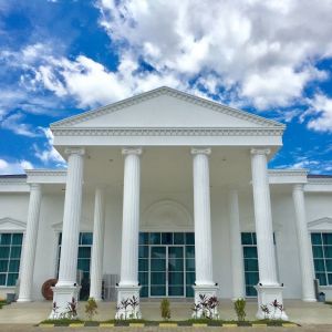 Tak Punya Izin Usaha, Pemkot Surati Pemilik Gedung Putih Grand Kemas