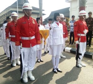 Ini Dia Pasukan Pengibar Bendera Merah Putih di Lapangan Kantor Gubernur Jambi