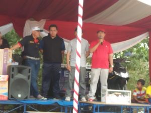 Ikuti Jalan Sehat Ikatan pemuda Kebun daging Mayang Mangurai, Azhar Direspon Maju DPD RI