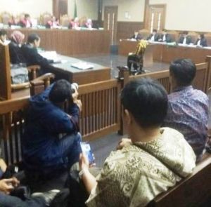 Uang Gratifikasi Ternyata juga DIgunakan untuk Bayar Belanja Online Istri dan Ibu Zola