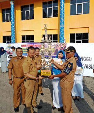 Drg Iwan Serahkan Penghargaan Kepada Puluhan Pegawai RSUD Raden Mattaher, Ini Pintanya