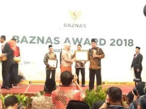 Insan Madani Jambi Sabet 2 Penghargaan LAZDA Terbaik 2018 di Indonesia 