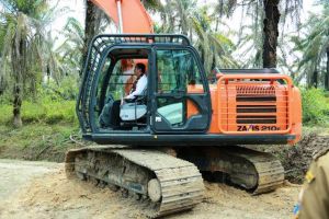 Menteri Pertanian Bantu Puluhan Alat Pertanian dan Bibit Untuk Puluhan Ribu Hektar di Jambi
