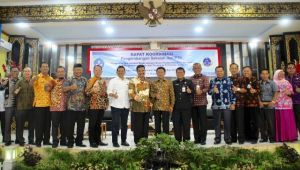SAH Boyong Sekjen dan Dirjen Kemendikbud RI Rapat Pengembangan Sekolah Dan PTK Provinsi Jambi