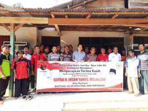 Kunjungan Dapil di Muaro Sebo Ilir, Ihsan Tinjau Pembangunan Jalan Desa dari Program PKBL