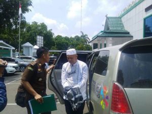 Miris, Usai Naik Haji Bapak Ini Diciduk Kejati Jambi di Bandara