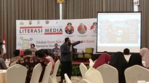 Soal Kebiasaan Orang Indonesia, Dimas: Hanya 7 Menit Kita Bisa Hidup Tanpa Ponsel
