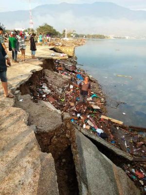 Lebih dari 16 Ribu Warga Palu Mengungsi Akibat Gempa dan Tsunami