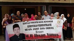 Serahkan Bantuan Bengkel dan Konveksi di Rimbo Bujang, Warga ini Doakan Ihsan Sukses