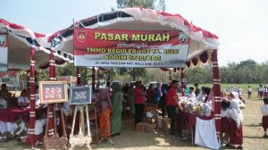 Adakan Pasar Murah Datangkan Senyuman Warga