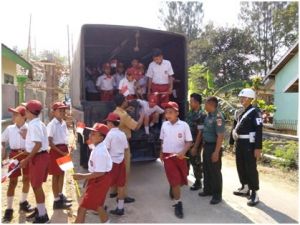 Gembiranya Anak SD Ikuti Upacara Pembukaan TMMD