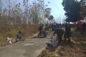 Semangat Lakukan Pengecoran Jalan Dukuh Ngotoko