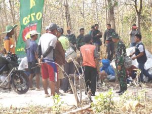 Satgas Lakukan Pembagian Tugas Kerja Bersama Warga