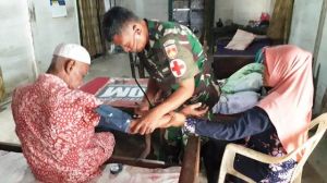 Tim Kes Kodim Door To Door Cek Kesehatan Warga