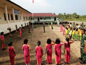Satgas TMMD Latih Siswa SD Negeri 64 Latihan Berbaris, Begini Suasananya