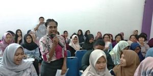Mahasiswi asal Papua Antusias ikuti Pendidikan Politik KOPIPEDE di FKM Unja