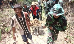 Ringankan Beban Kerja, Satgas TMMD Lakukan Kerja Sama
